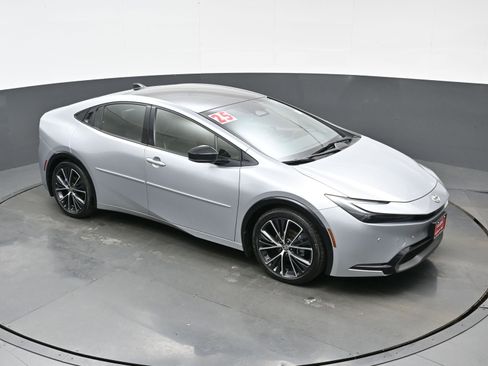 Used 2025 Toyota Prius XLE image 35