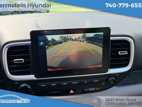 Used 2025 Hyundai Venue SEL FWD image 19