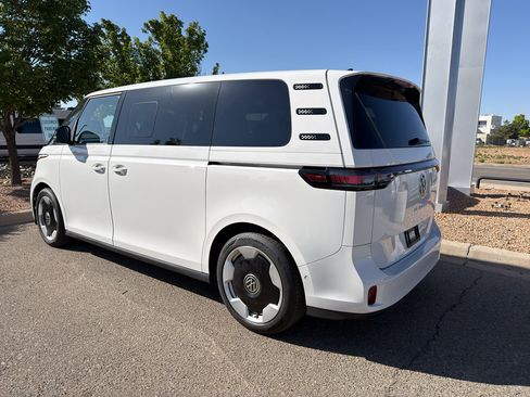Used 2025 Volkswagen ID. Buzz 1st Edition RWD image 5