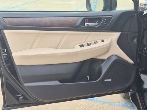 Used 2019 Subaru Outback 2.5i Limited AWD/4WD image 12