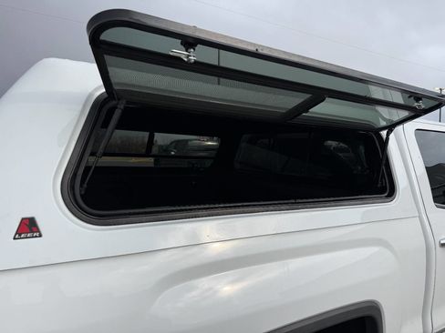 Used 2018 GMC Sierra 1500 SLT image 32