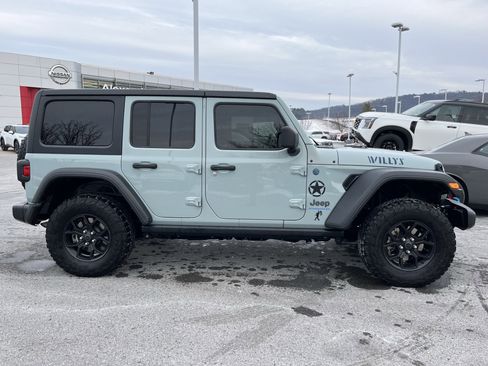 Used 2024 Jeep Wrangler Unlimited image 2