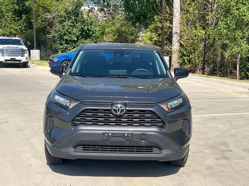 Used 2022 Toyota RAV4 LE FWD image 2