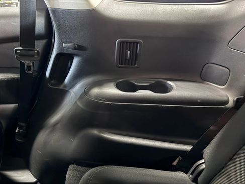 Used 2017 Nissan Pathfinder SV image 35