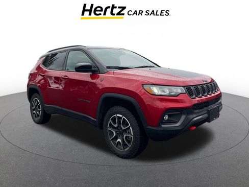 Used 2025 Jeep Compass Trailhawk image 1
