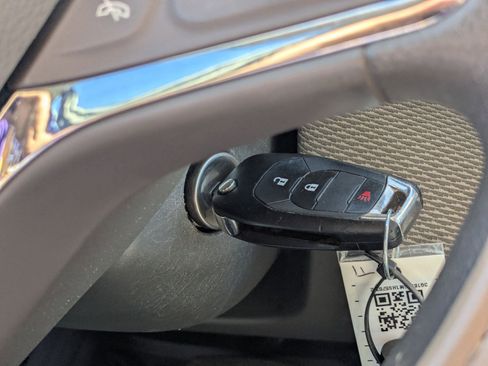 Used 2017 Chevrolet Cruze LT image 22