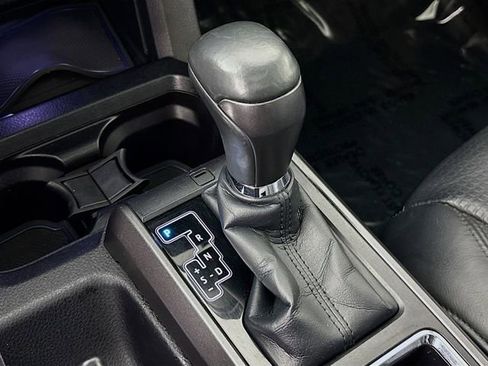 Used 2018 Toyota Tacoma TRD Sport image 19