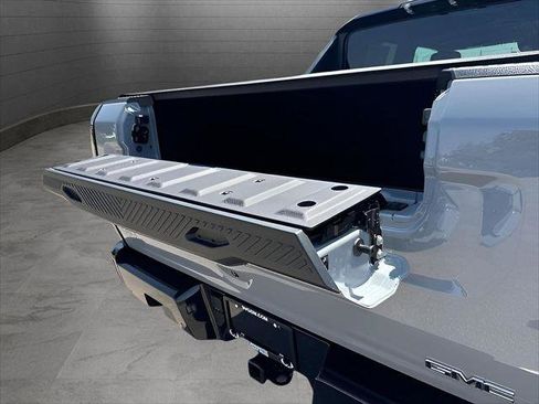 New 2025 GMC Hummer EV 3X w/ LPO, Illumination Package image 11