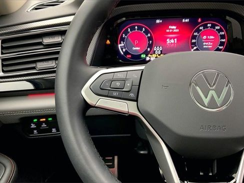 Certified 2025 Volkswagen Atlas Peak Edition SE image 18