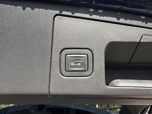 Used 2019 Cadillac XT4 Premium Luxury w/ Technology Package image 33