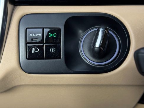 Used 2019 Porsche Cayenne Turbo image 19