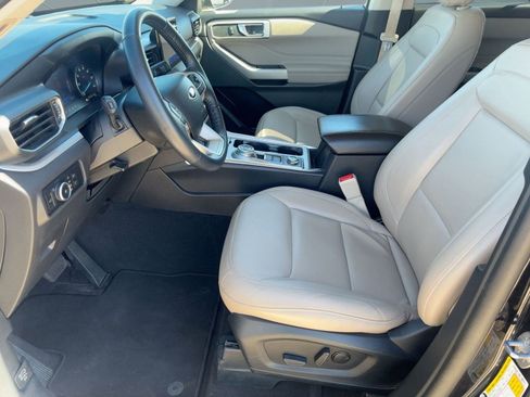 Used 2023 Ford Explorer XLT w/ Equipment Group 202A image 5