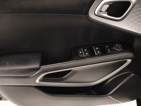 Used 2023 Kia Soul LX w/ LX Technology Package FWD image 14
