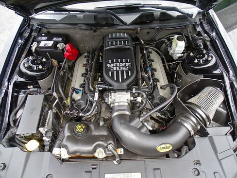 Used 2013 Ford Mustang GT Premium w/ Electronics Pkg RWD image 17