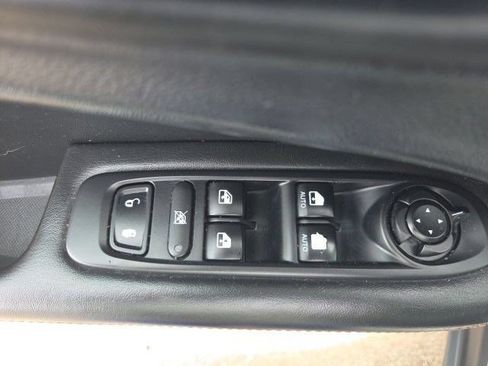 Used 2018 Jeep Compass Limited AWD/4WD image 12