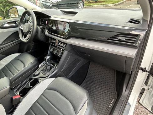 Used 2022 Volkswagen Taos SEL w/ Panoramic Sunroof Package image 37