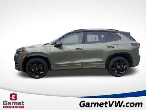 Used 2025 Volkswagen Tiguan SE R-Line AWD/4WD image 2