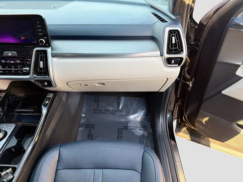 Used 2022 Kia Sorento SX Prestige w/ Panoramic Sunroof Package image 17