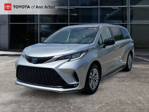 Used 2023 Toyota Sienna XSE w/ XSE Plus Package AWD/4WD image 9
