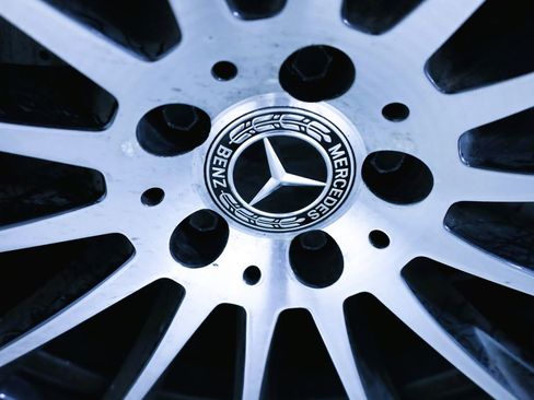 Used 2022 Mercedes-Benz S 500 4MATIC w/ AMG Line Package image 8
