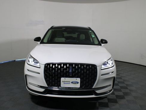 Used 2025 Lincoln Corsair Grand Touring image 3