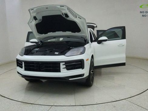 Used 2024 Porsche Cayenne Coupe AWD/4WD image 71