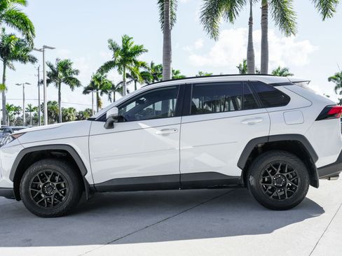 Used 2020 Toyota RAV4 XLE image 6