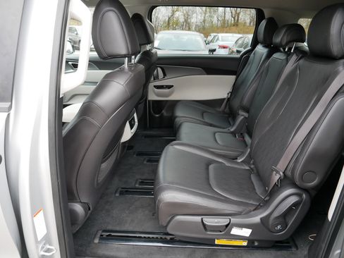 Certified 2022 Kia Carnival LX image 34