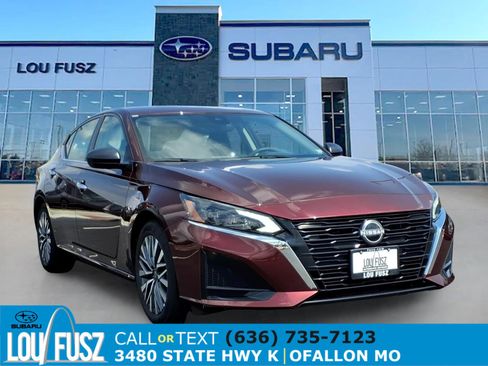 Used 2025 Nissan Altima 2.5 SV FWD image 1