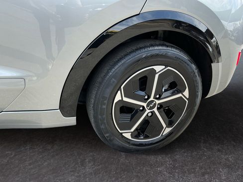 Used 2024 Kia Niro SX FWD image 9