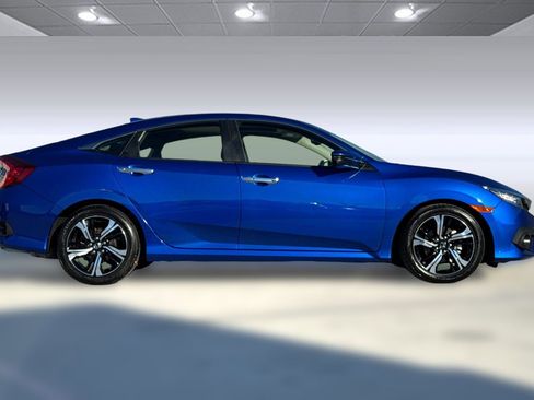 Used 2018 Honda Civic Touring image 2