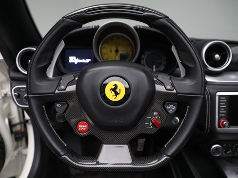 Certified 2017 Ferrari California T image 27