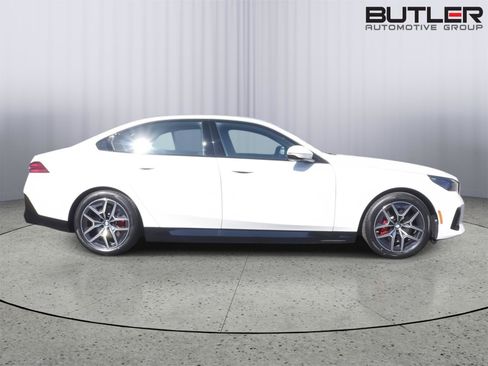 New 2026 BMW i5 eDrive40 w/ M Sport Package RWD image 8