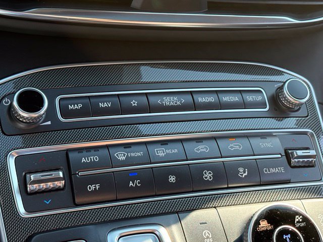 Used 2022 Hyundai Santa Fe SEL w/ Convenience + Premium Package AWD/4WD image 16