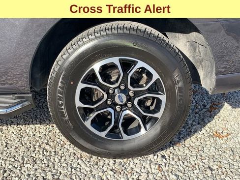 Certified 2022 Ford Expedition XLT w/ Equipment Group 202A image 9