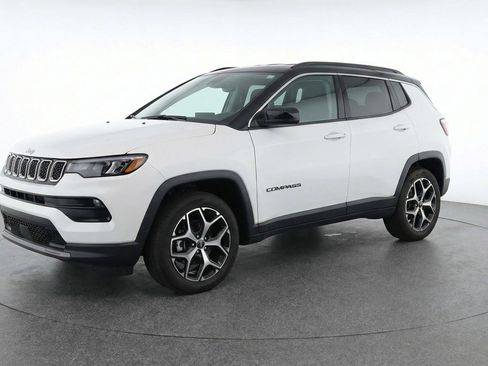 Used 2025 Jeep Compass Limited image 3
