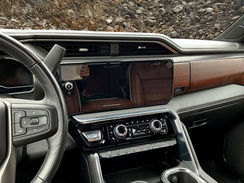 Used 2024 GMC Sierra 2500 Denali Ultimate image 6