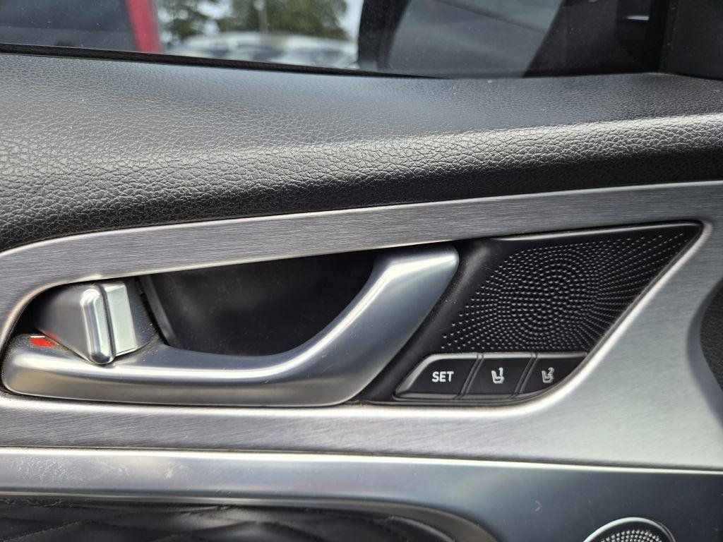 Used 2019 Genesis G70 2.0T Advanced w/ Prestige Package AWD/4WD image 10