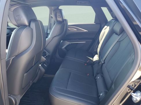 Used 2025 Cadillac Lyriq Luxury image 23