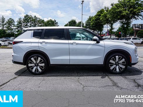 Used 2025 Mitsubishi Outlander SE FWD image 11
