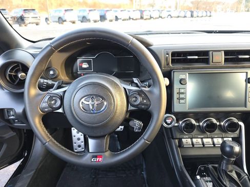 Used 2023 Toyota GR86 Premium w/ ALL Weather Mat Package (TMS) image 14