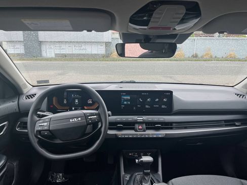 Used 2025 Kia K4 FWD image 32