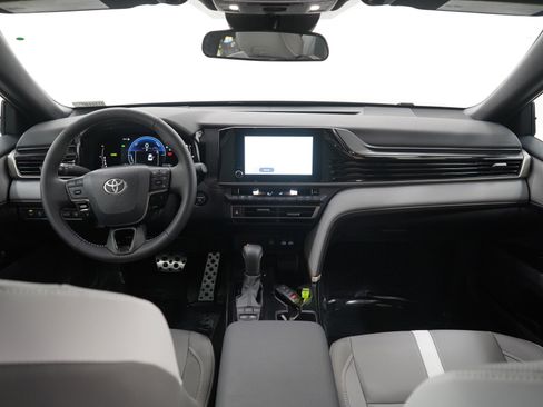 Used 2025 Toyota Camry SE image 12