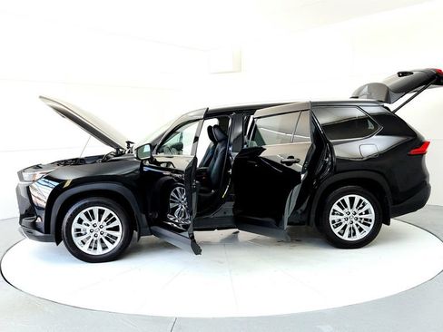 Used 2024 Toyota Grand Highlander AWD image 10