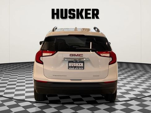 Used 2022 GMC Terrain SLE w/ Driver Convenience Package image 3