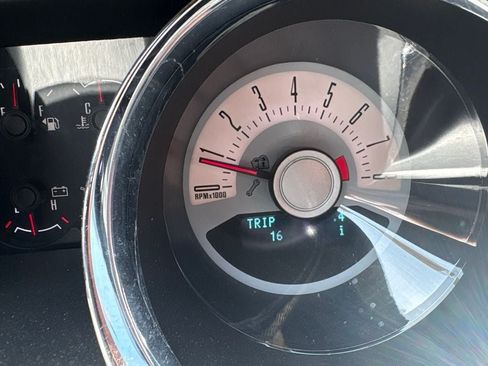 Used 2012 Ford Mustang GT Premium w/ HID Headlamps & Security Pkg RWD image 19
