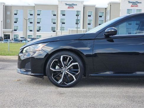 Certified 2023 Nissan Altima 2.5 SR w/ SR Premium Package FWD image 6