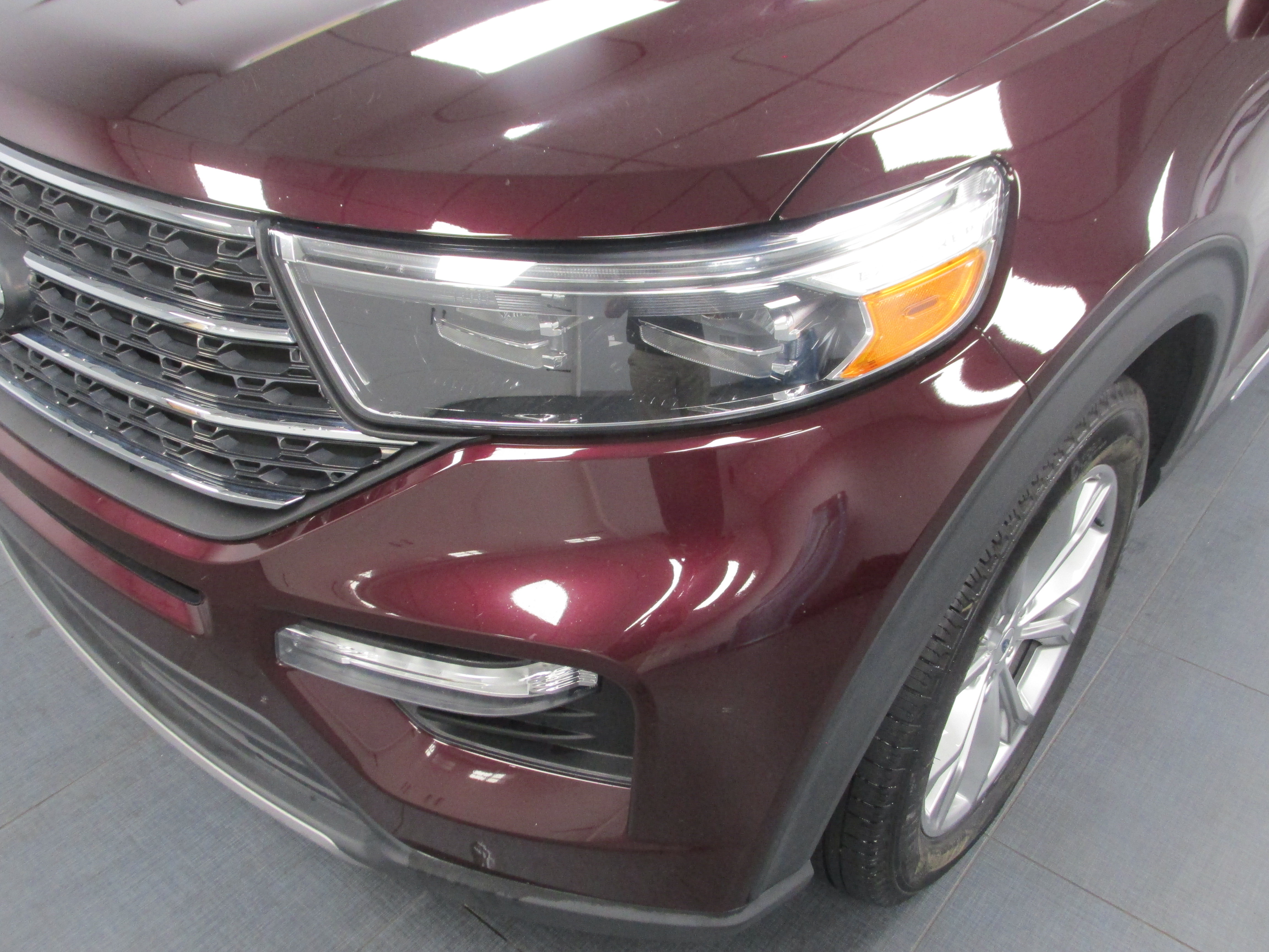 Certified 2022 Ford Explorer XLT w/ Equipment Group 202A AWD/4WD image 9