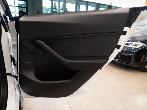 Used 2021 Tesla Model Y Long Range AWD/4WD image 21