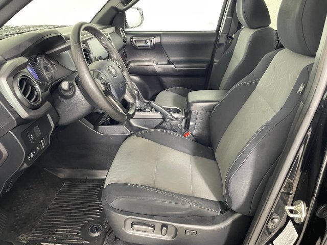 Used 2020 Toyota Tacoma TRD Sport w/ Technology Package AWD/4WD image 2